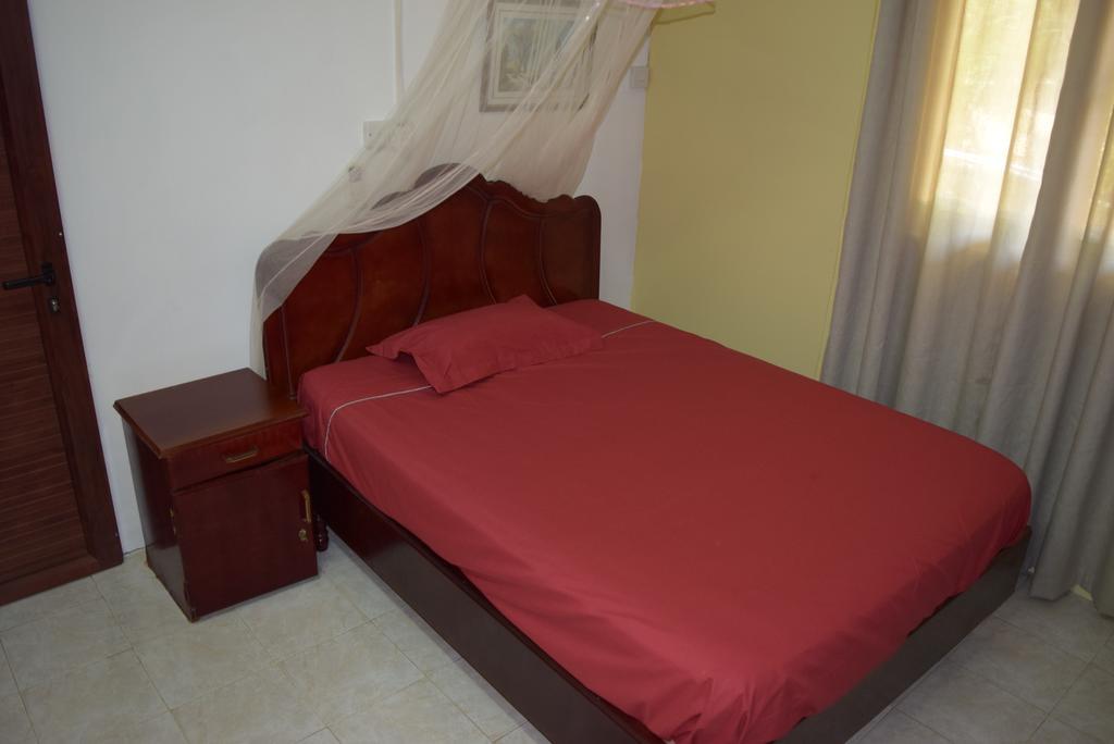 Mauri Holidays 'Budgeted Apartment' La Gaulette Szoba fotó
