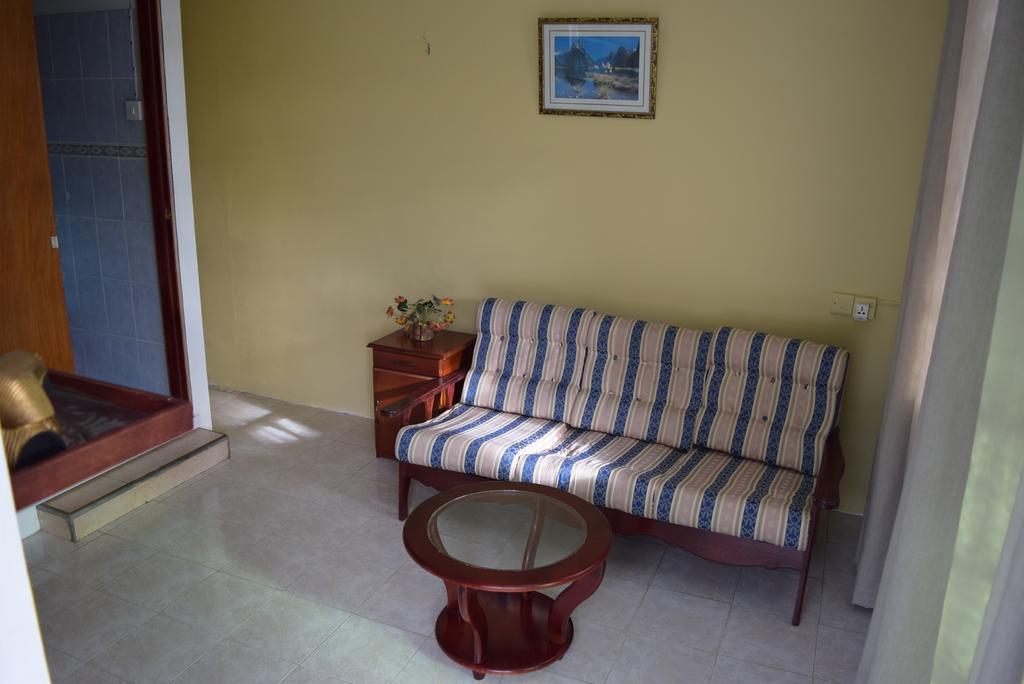 Mauri Holidays 'Budgeted Apartment' La Gaulette Szoba fotó