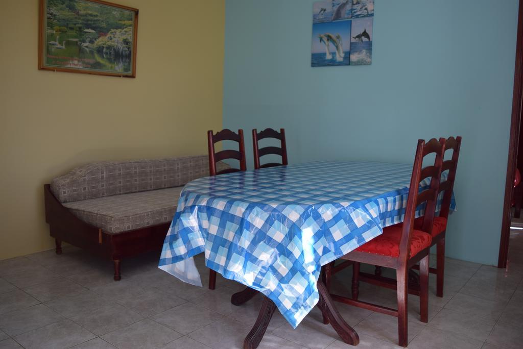 Mauri Holidays 'Budgeted Apartment' La Gaulette Szoba fotó