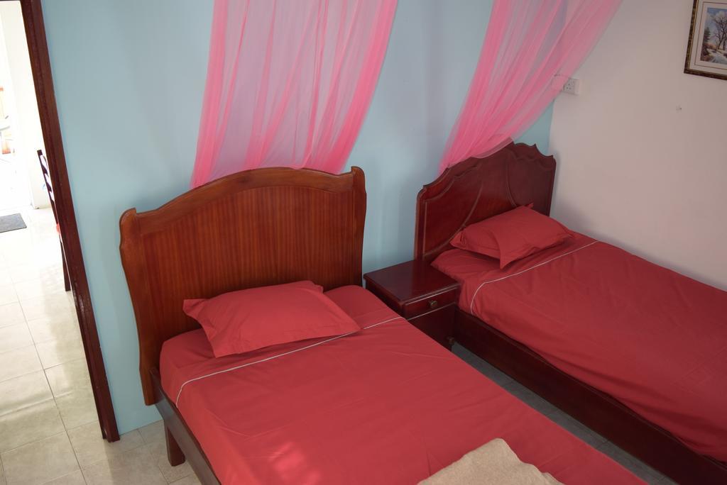 Mauri Holidays 'Budgeted Apartment' La Gaulette Szoba fotó