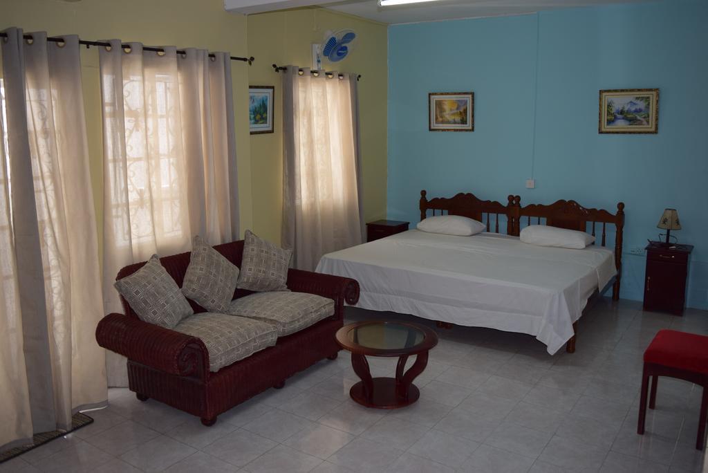 Mauri Holidays 'Budgeted Apartment' La Gaulette Szoba fotó